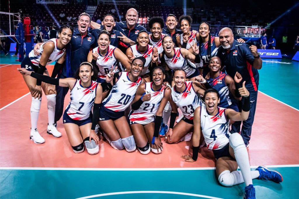 Yazık oldu Karayip Kraliçeleri'ne: Gitti Dominik 1